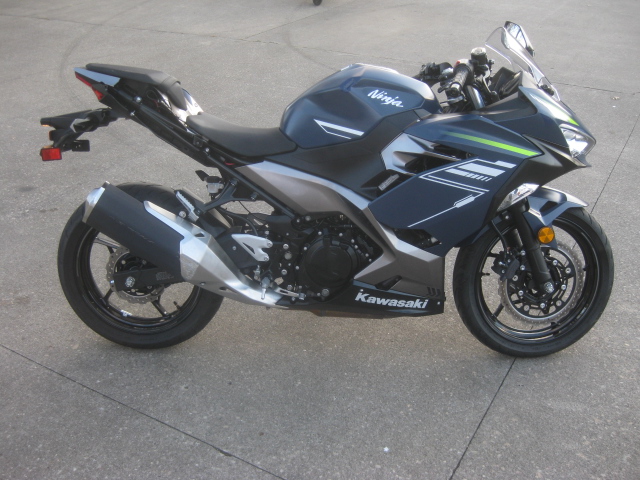 2022 Kawasaki EX400 Ninja 